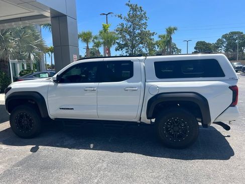 Used 2025 Toyota Tacoma SR5 AWD/4WD image 4