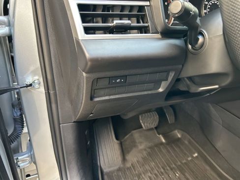 Used 2024 Mitsubishi Outlander ES image 36