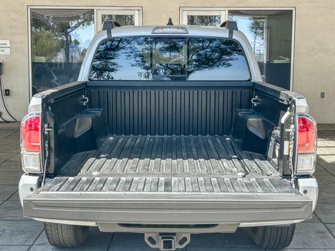 Used 2020 Toyota Tacoma TRD Sport w/ Technology Package RWD image 25