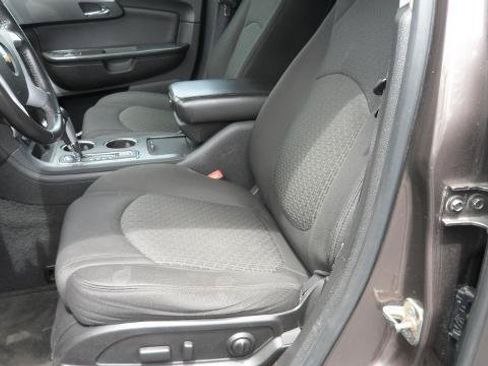 Used 2009 Chevrolet Traverse LT FWD image 24