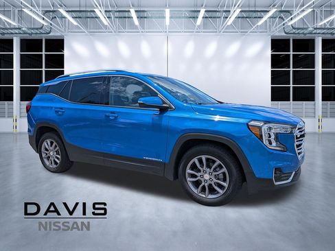 Used 2024 GMC Terrain SLT FWD image 1