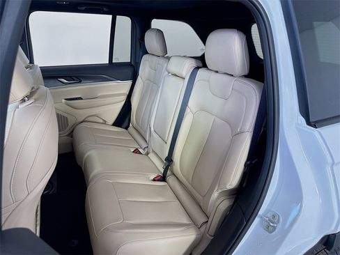 New 2025 Jeep Grand Cherokee Limited image 26
