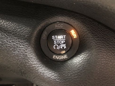 Used 2015 Jeep Cherokee Limited image 25