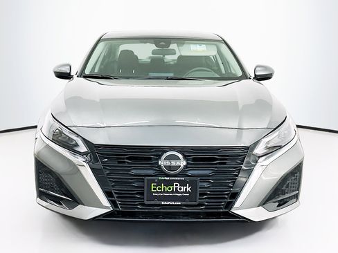 Used 2023 Nissan Altima 2.5 SV image 2