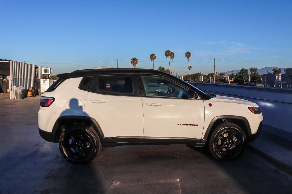Used 2024 Jeep Compass Trailhawk AWD/4WD image 13