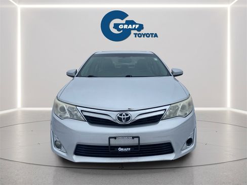Used 2014 Toyota Camry XLE w/ Leather Package image 12