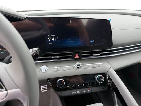 New 2025 Hyundai Elantra SEL image 12