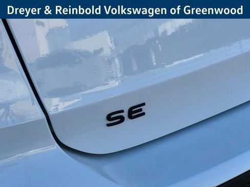 New 2026 Volkswagen Taos SE image 10