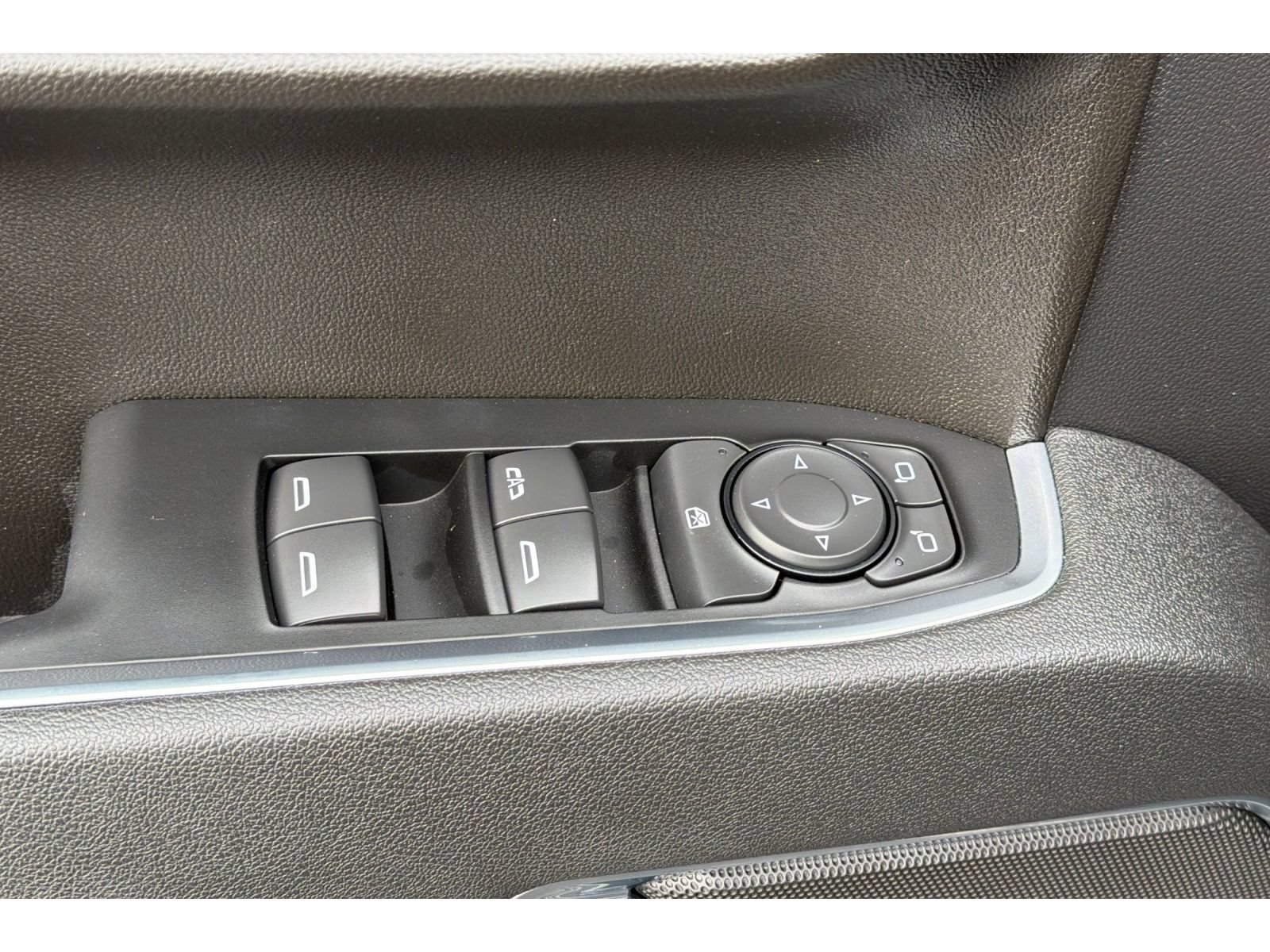 Used 2026 Chevrolet Silverado 1500 LT AWD/4WD image 12