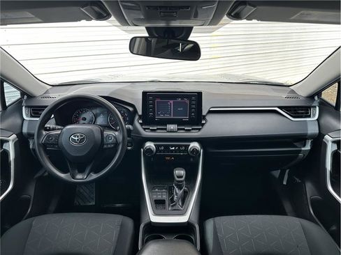 Used 2020 Toyota RAV4 XLE image 19