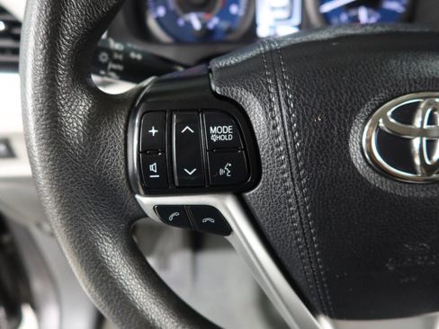 Used 2020 Toyota Sienna LE FWD image 29