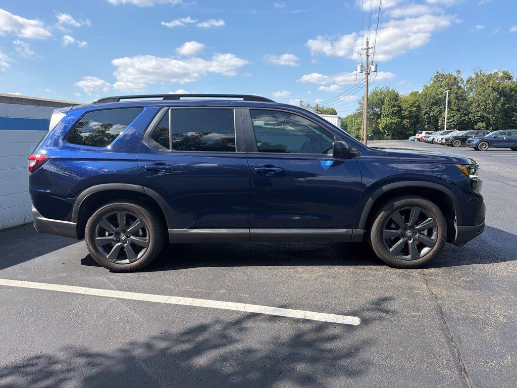Certified 2025 Honda Pilot Sport image 6