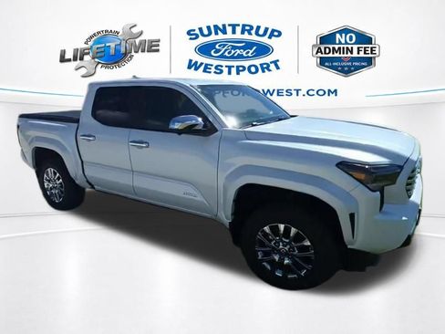 Used 2025 Toyota Tacoma Limited AWD/4WD image 39