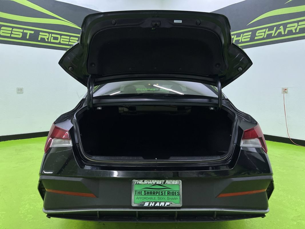 Used 2025 Hyundai Elantra SEL FWD image 9