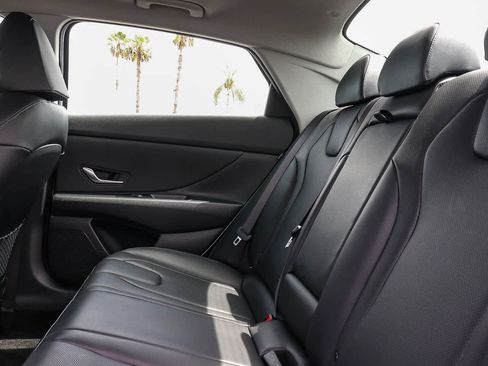 Used 2025 Hyundai Elantra Limited FWD image 25