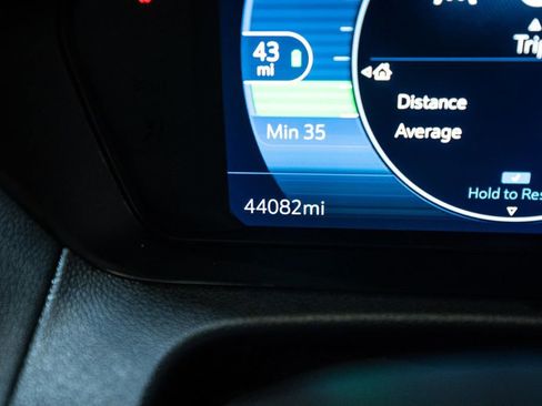 Used 2022 Chevrolet Bolt EUV LT w/ Convenience Package image 18