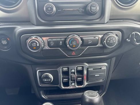 Used 2019 Jeep Wrangler Unlimited Sport S AWD/4WD image 17