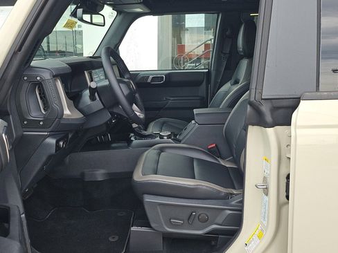 New 2025 Ford Bronco Outer Banks w/ Sasquatch Package AWD/4WD image 7