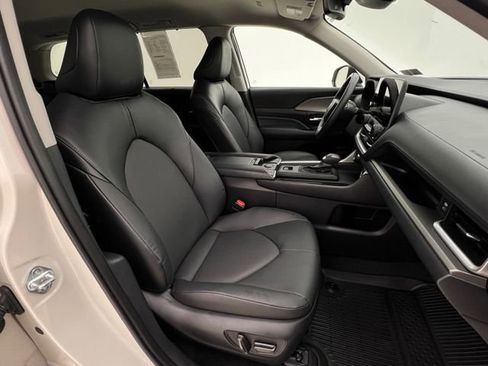 Used 2024 Toyota Grand Highlander AWD image 15