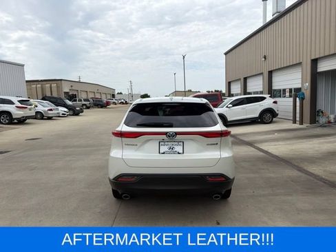 Used 2022 Toyota Venza LE AWD/4WD image 4