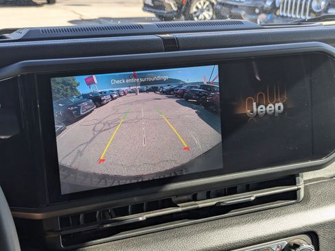 Used 2024 Jeep Wrangler Willys image 22