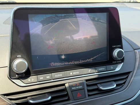 Used 2024 Nissan Altima 2.5 SV FWD image 16