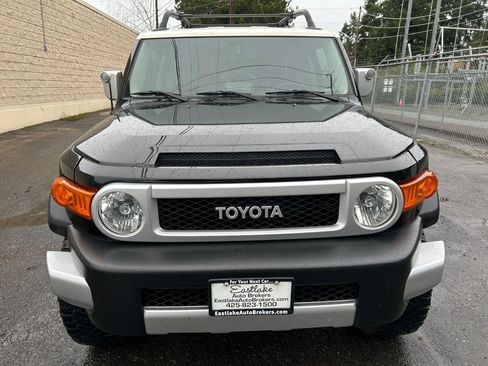 Used 2013 Toyota FJ Cruiser 4WD w/ Convenience Pkg image 3