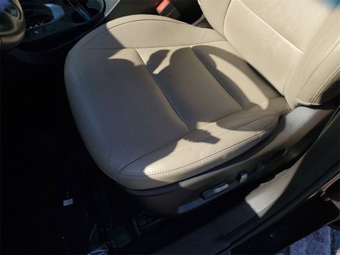 Used 2017 Hyundai Santa Fe Limited image 21