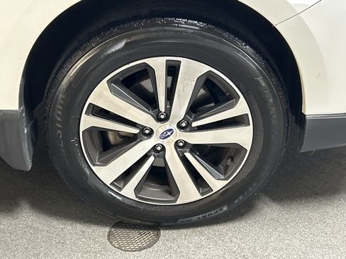 Used 2019 Subaru Outback 2.5i Limited AWD/4WD image 13
