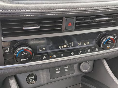 Used 2025 Nissan Rogue SV w/ SV Premium Package FWD image 18