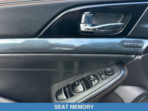 Used 2023 Nissan Maxima SR w/ Sport Mat Group FWD image 12
