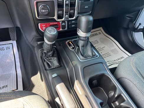 Used 2024 Jeep Wrangler Unlimited Sport AWD/4WD image 19