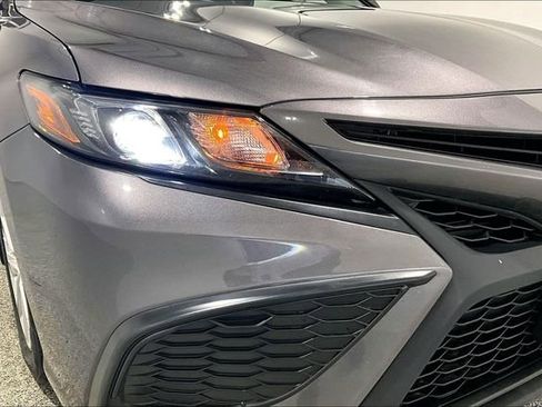 Used 2024 Toyota Camry SE image 32