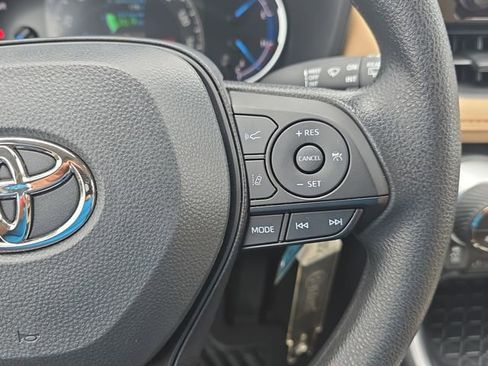 Used 2025 Toyota RAV4 LE image 17