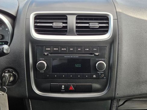 Used 2012 Dodge Avenger SE FWD image 17