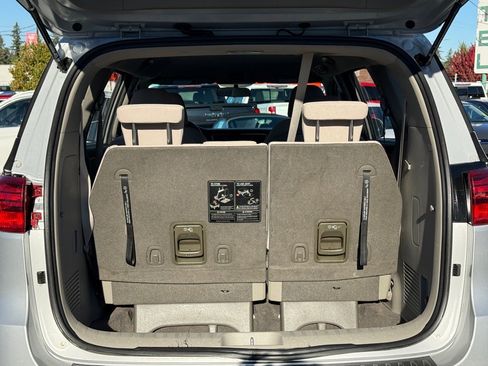 Used 2019 Kia Sedona L image 7