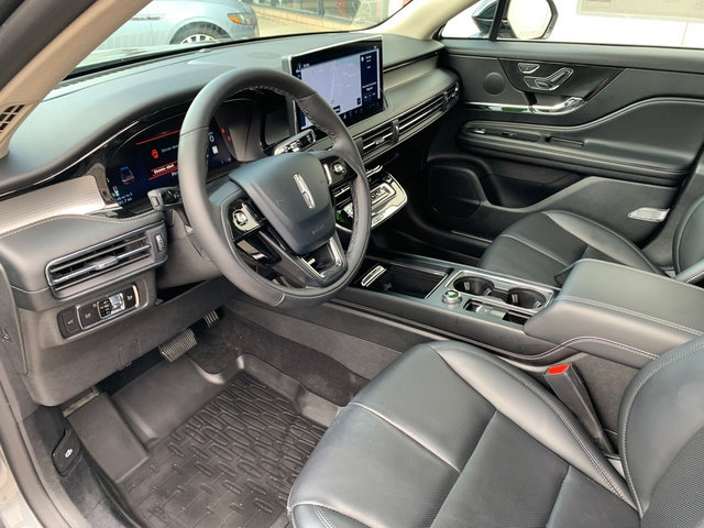 Certified 2025 Lincoln Corsair AWD w/ Equipment Group 101A image 22