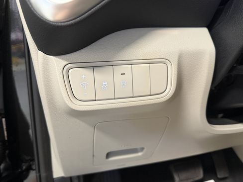 Used 2025 Kia Soul LX w/ LX Technology Package FWD image 17