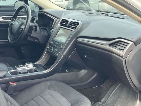 Used 2019 Ford Fusion SE image 24