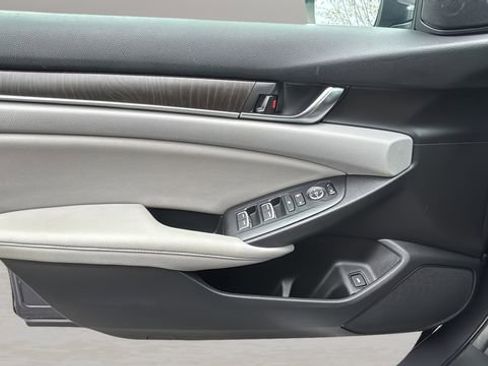 Used 2020 Honda Accord EX image 17