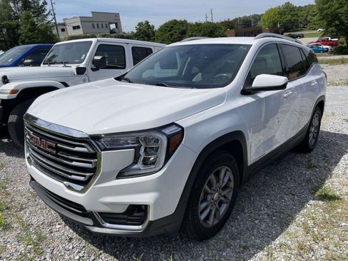 Used 2023 GMC Terrain SLT image 3