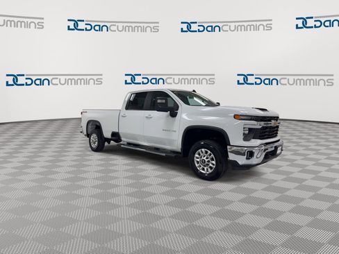 Used 2025 Chevrolet Silverado 2500 LT w/ Convenience Package image 2