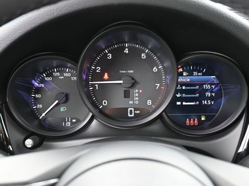 Certified 2025 Porsche Macan AWD/4WD image 19