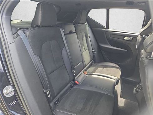 Used 2022 Volvo XC40 T5 R-Design w/ Advanced Package AWD/4WD image 19