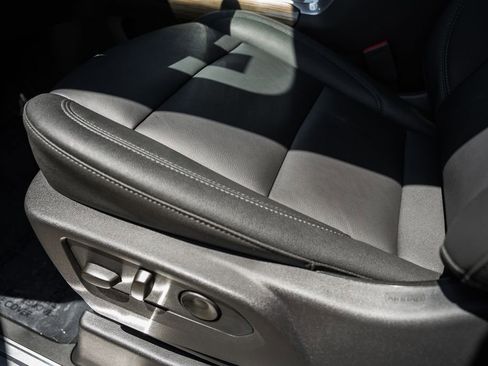 Used 2026 Chevrolet Silverado 1500 LT Trail Boss w/ LT Trail Boss Premium Package AWD/4WD image 45