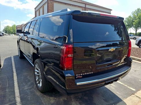 Used 2020 Chevrolet Suburban Premier w/ Premier Plus Edition AWD/4WD image 6