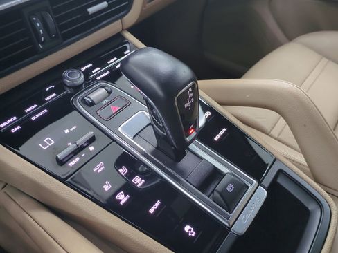 Certified 2023 Porsche Cayenne Platinum Edition AWD/4WD image 13
