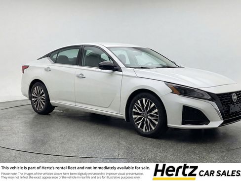 Used 2025 Nissan Altima 2.5 SV FWD image 1