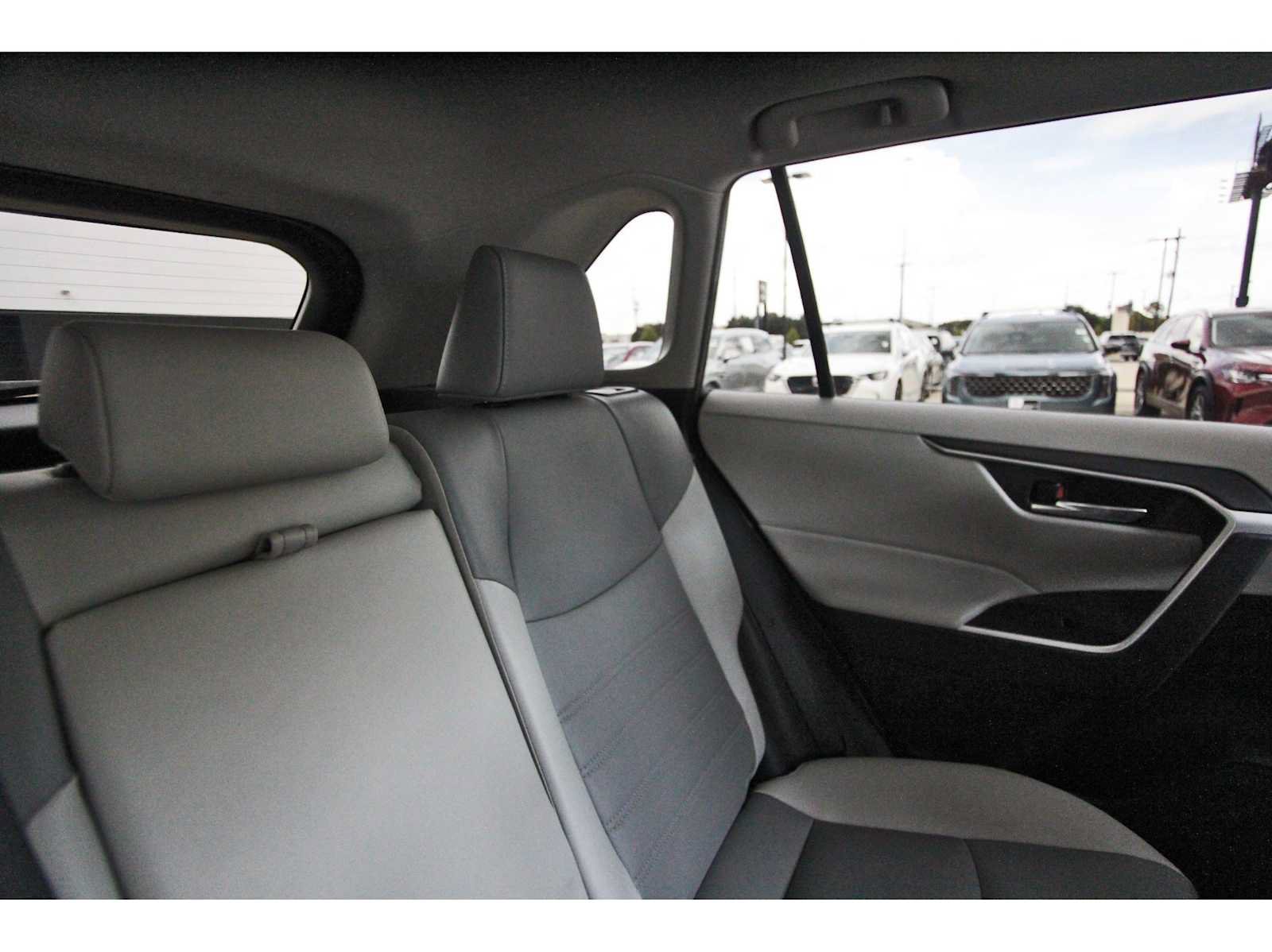 Used 2022 Toyota RAV4 XLE Premium FWD image 10