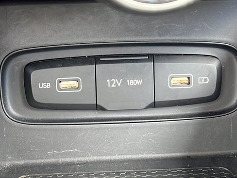 Used 2022 Hyundai Venue SEL w/ Cargo Package FWD image 18